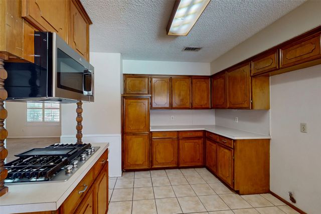 4501 Trowbridge Drive, Arlington, TX 76013
