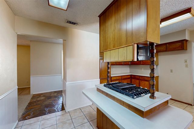 4501 Trowbridge Drive, Arlington, TX 76013