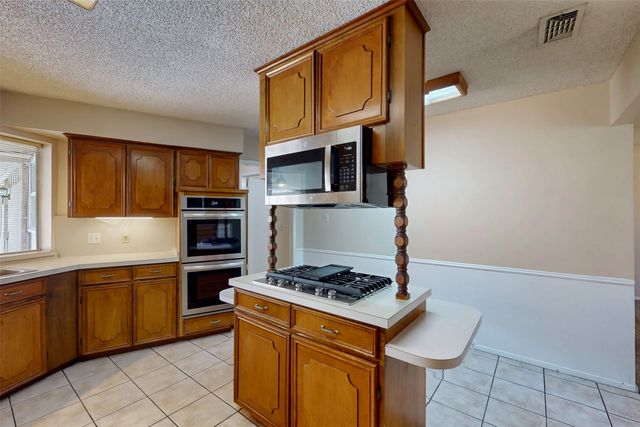 4501 Trowbridge Drive, Arlington, TX 76013