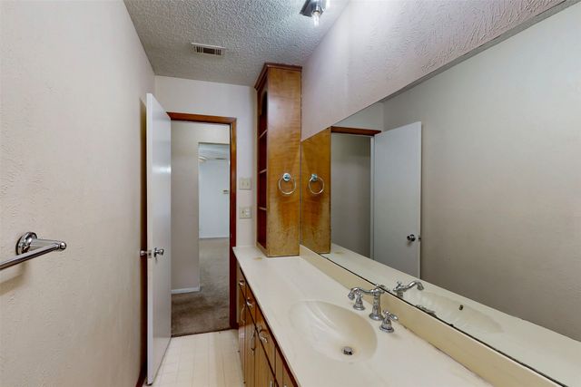 4501 Trowbridge Drive, Arlington, TX 76013