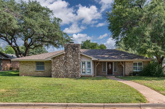 4501 Trowbridge Drive, Arlington, TX 76013