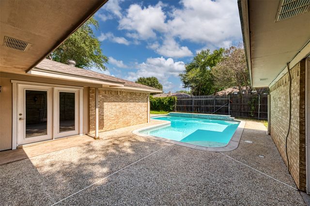 4501 Trowbridge Drive, Arlington, TX 76013
