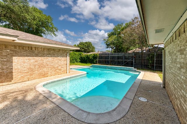 4501 Trowbridge Drive, Arlington, TX 76013