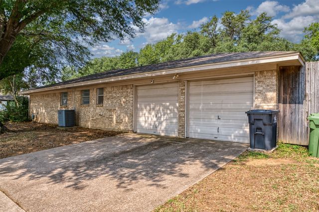 4501 Trowbridge Drive, Arlington, TX 76013