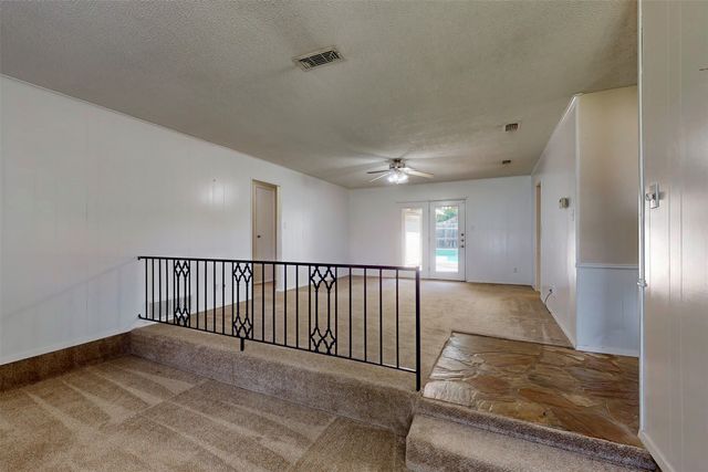 4501 Trowbridge Drive, Arlington, TX 76013