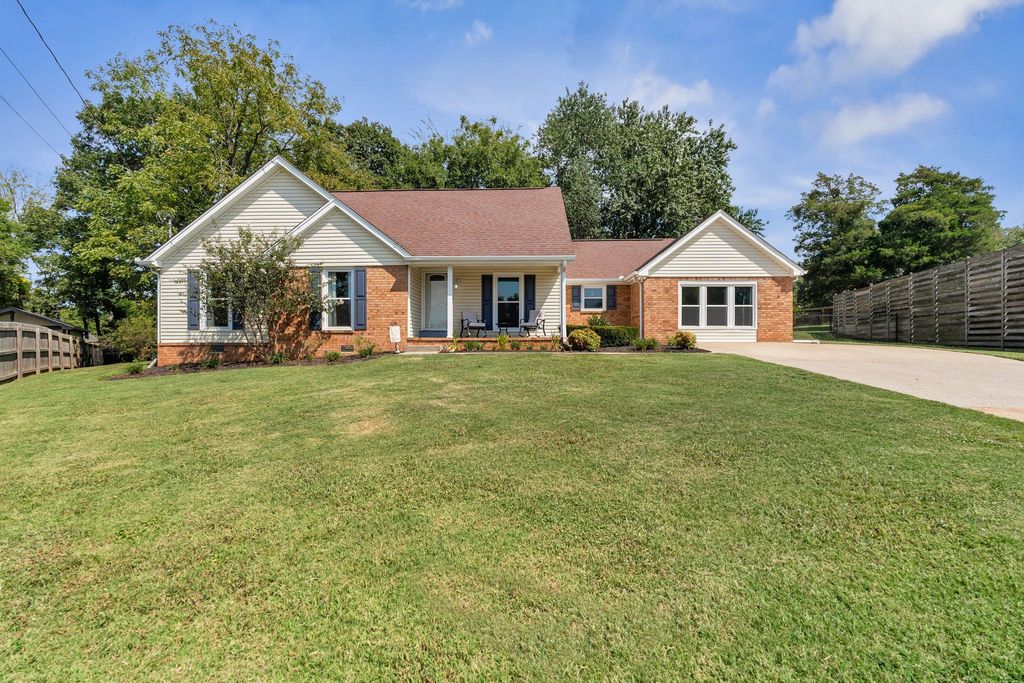 206 Treetop Ct, Smyrna, TN 37167