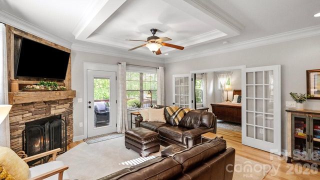 39 Tudor Way, Black Mountain, NC 28711