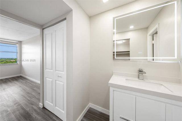 16740 NE 9th Avenue 809, North Miami Beach, FL 33162