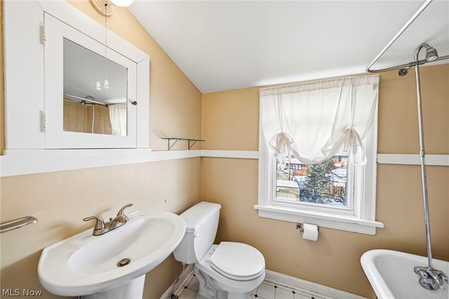 2476 Channing Road, University Heights, OH 44118