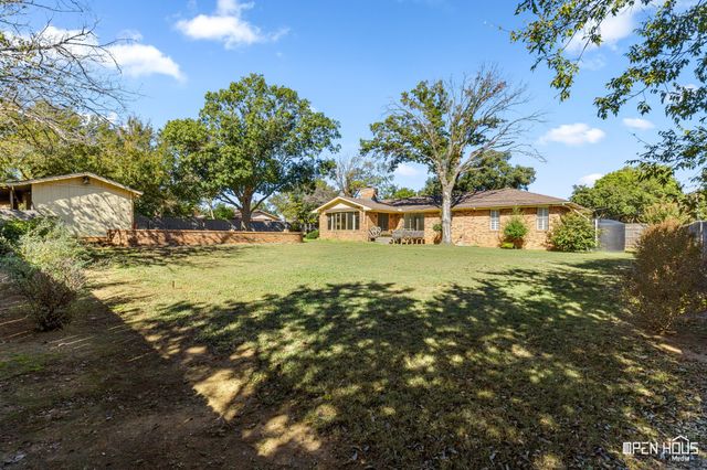 1701 E Spring Street, Henrietta, TX 76365