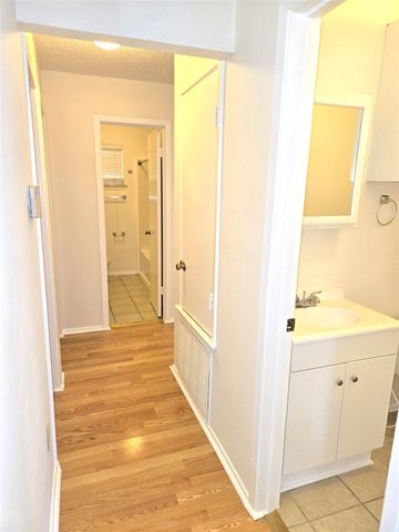 203 S Mitchell St ST 4, San Marcos, TX 78666