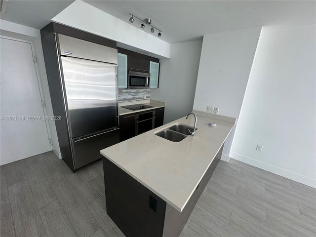 500 Brickell Ave 3204, Miami, FL 33131
