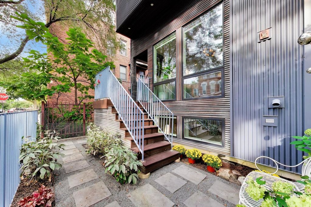 2071 N OAKLEY Avenue, Chicago, IL 60647 — photo 2