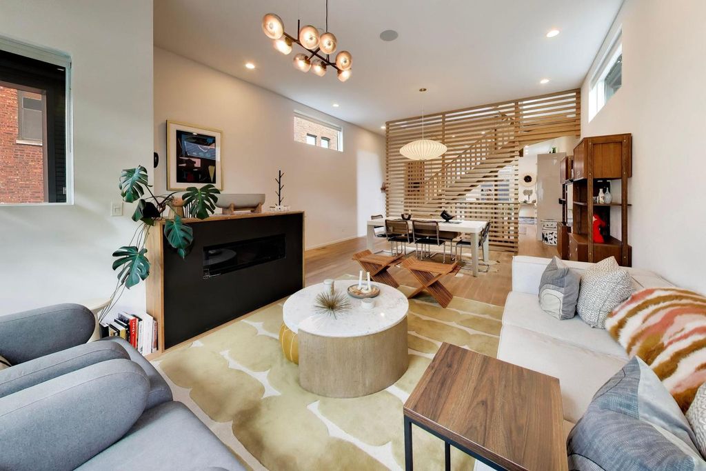 2071 N OAKLEY Avenue, Chicago, IL 60647 — photo 3