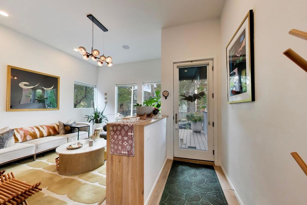 2071 N OAKLEY Avenue, Chicago, IL 60647 — photo 4