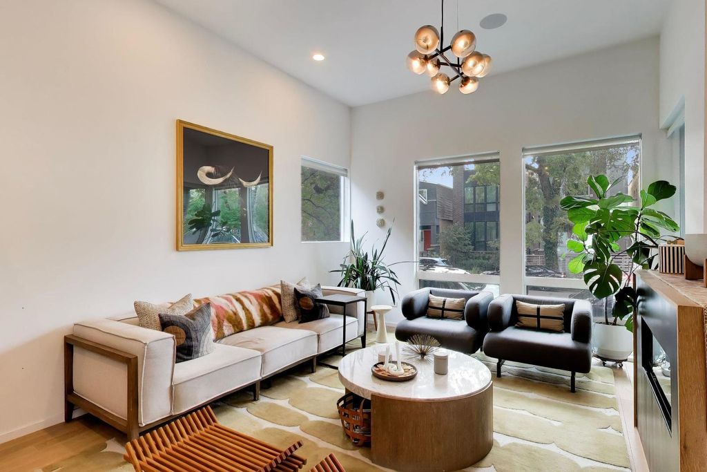 2071 N OAKLEY Avenue, Chicago, IL 60647 — photo 5