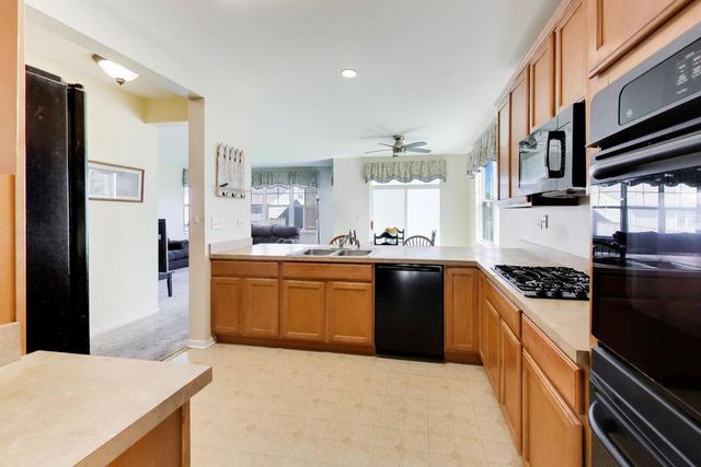 615 Paris Avenue, Oswego, IL 60543