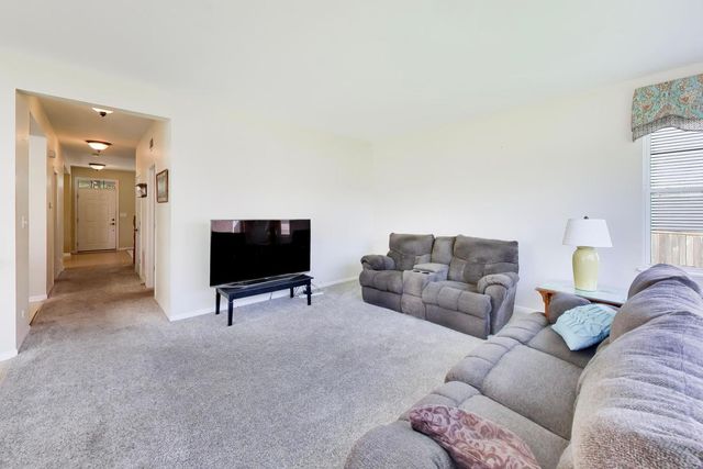 615 Paris Avenue, Oswego, IL 60543