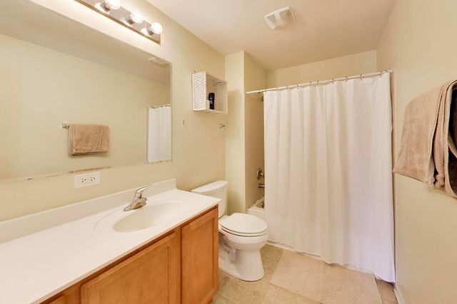 615 Paris Avenue, Oswego, IL 60543