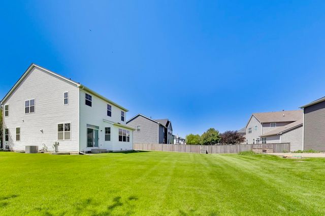 615 Paris Avenue, Oswego, IL 60543