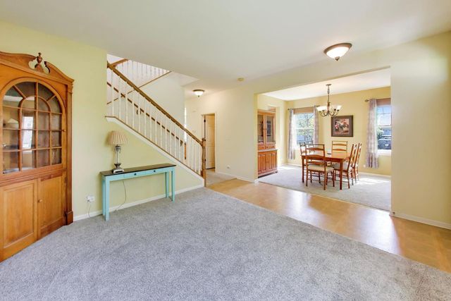 615 Paris Avenue, Oswego, IL 60543