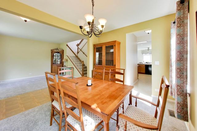 615 Paris Avenue, Oswego, IL 60543