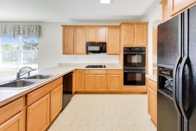 615 Paris Avenue, Oswego, IL 60543