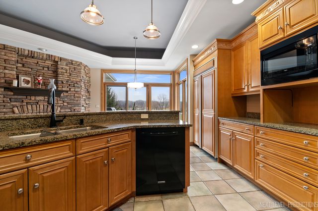 4205 Royal Fox Drive, St. Charles, IL 60174