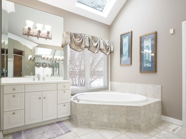 4205 Royal Fox Drive, St. Charles, IL 60174