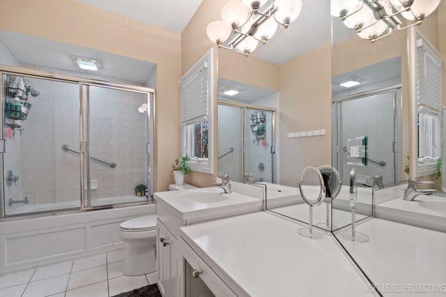 4205 Royal Fox Drive, St. Charles, IL 60174