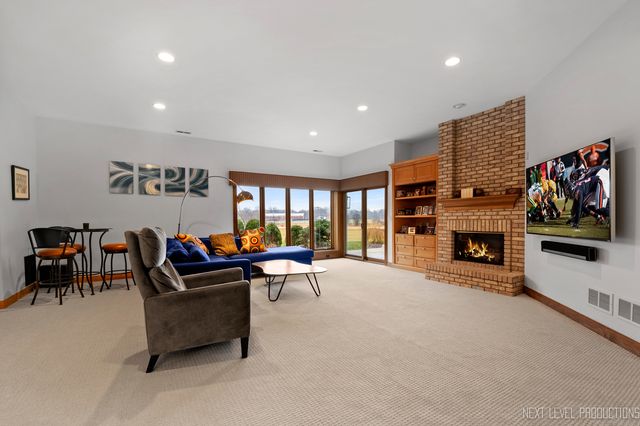 4205 Royal Fox Drive, St. Charles, IL 60174