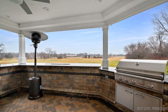 4205 Royal Fox Drive, St. Charles, IL 60174