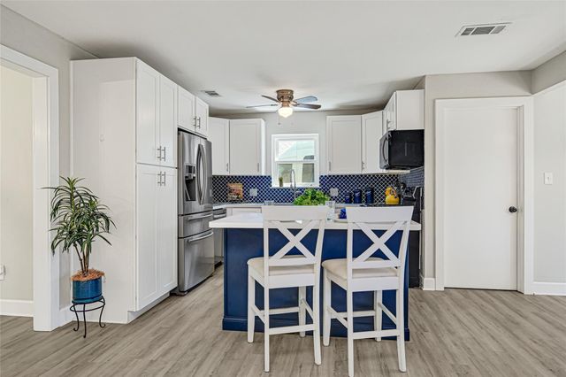 307 Winding Road, Friendswood, TX 77546