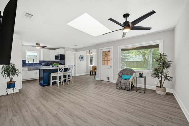 307 Winding Road, Friendswood, TX 77546