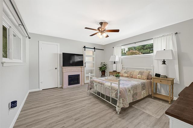 307 Winding Road, Friendswood, TX 77546