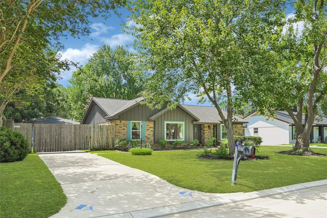 307 Winding Road, Friendswood, TX 77546