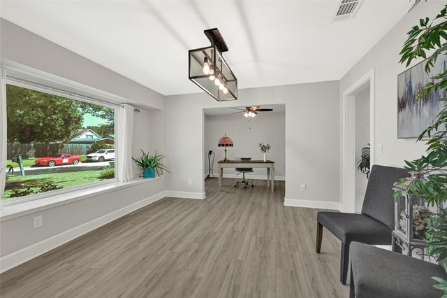 307 Winding Road, Friendswood, TX 77546