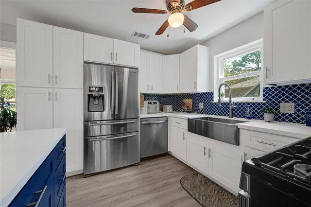 307 Winding Road, Friendswood, TX 77546