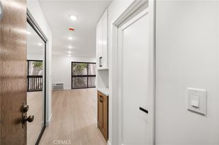 22100 Burbank 250f, Woodland Hills, CA 91367