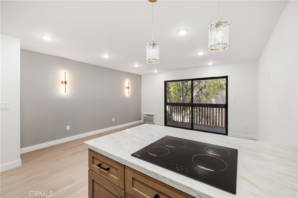 Image 11 of property listing at 22100 Burbank 250f, Woodland Hills, CA 91367