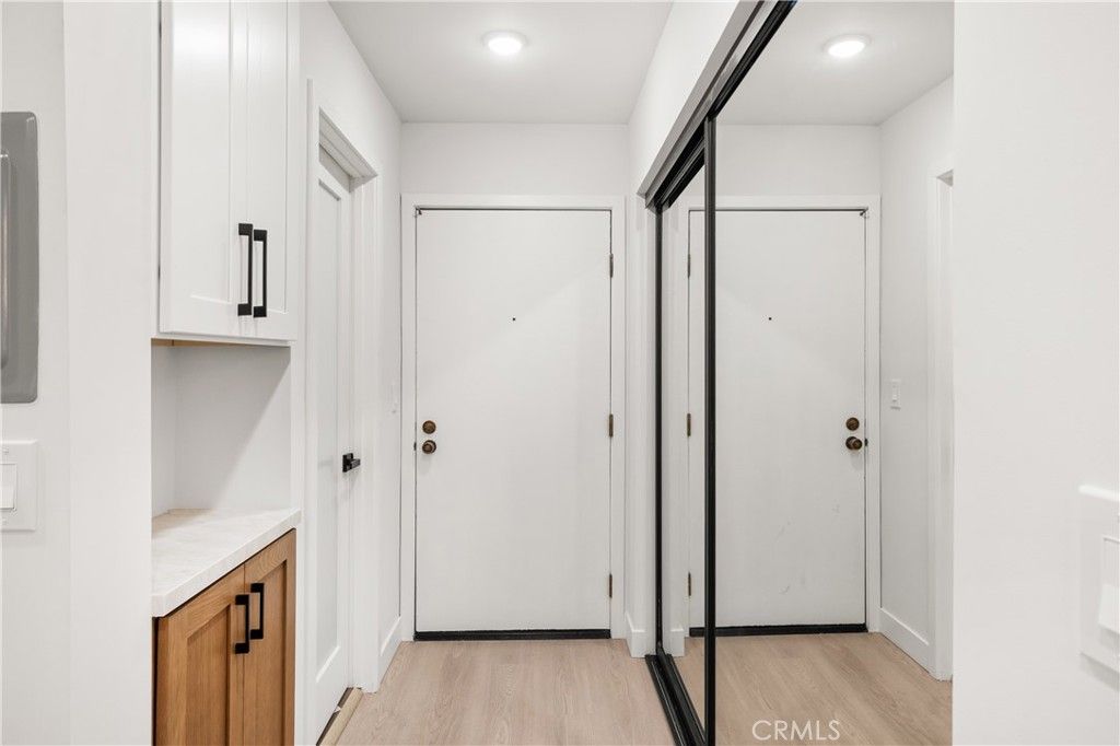Image 13 of property listing at 22100 Burbank 250f, Woodland Hills, CA 91367