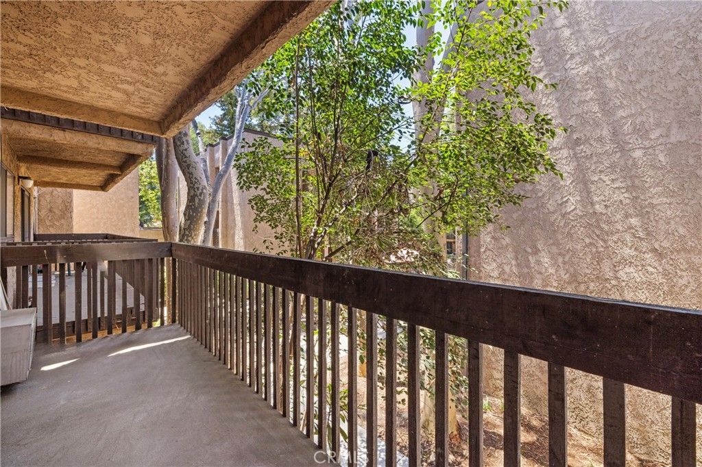 Image 15 of property listing at 22100 Burbank 250f, Woodland Hills, CA 91367
