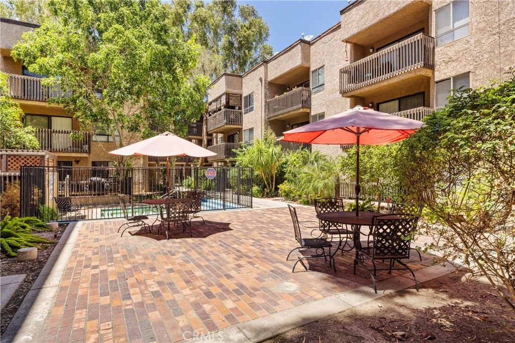 Image 17 of property listing at 22100 Burbank 250f, Woodland Hills, CA 91367