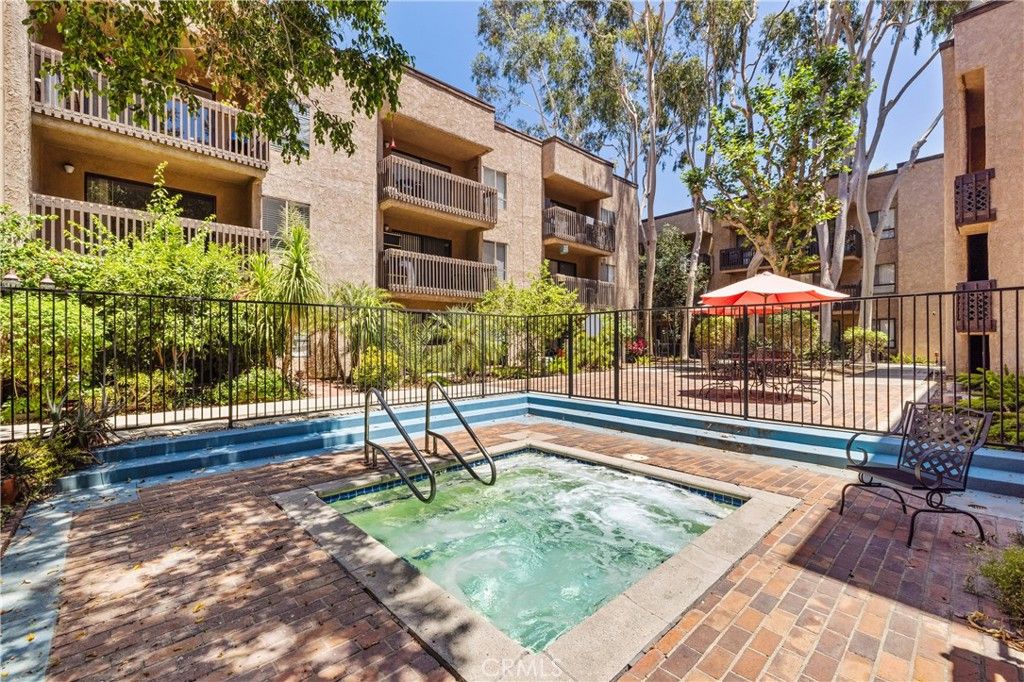 Image 18 of property listing at 22100 Burbank 250f, Woodland Hills, CA 91367