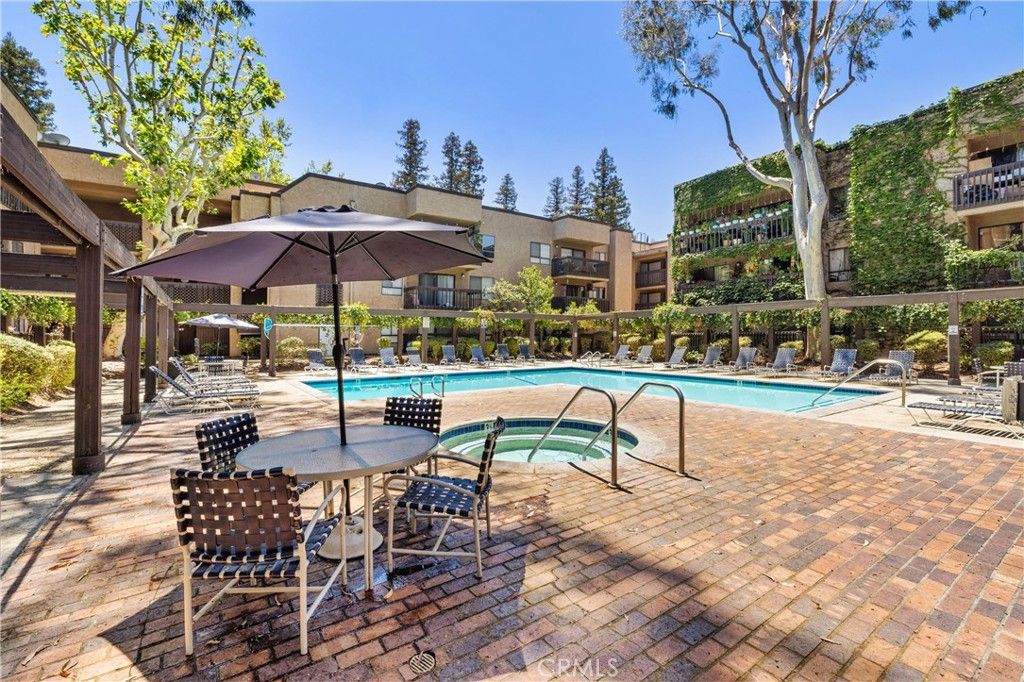 Image 19 of property listing at 22100 Burbank 250f, Woodland Hills, CA 91367