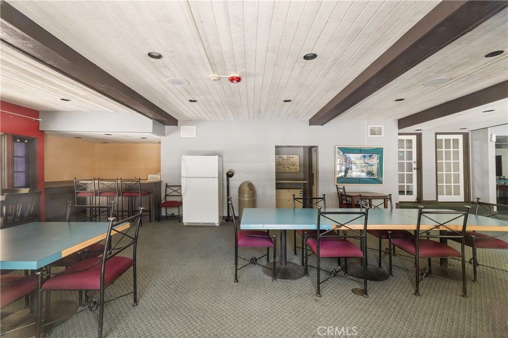 Image 23 of property listing at 22100 Burbank 250f, Woodland Hills, CA 91367