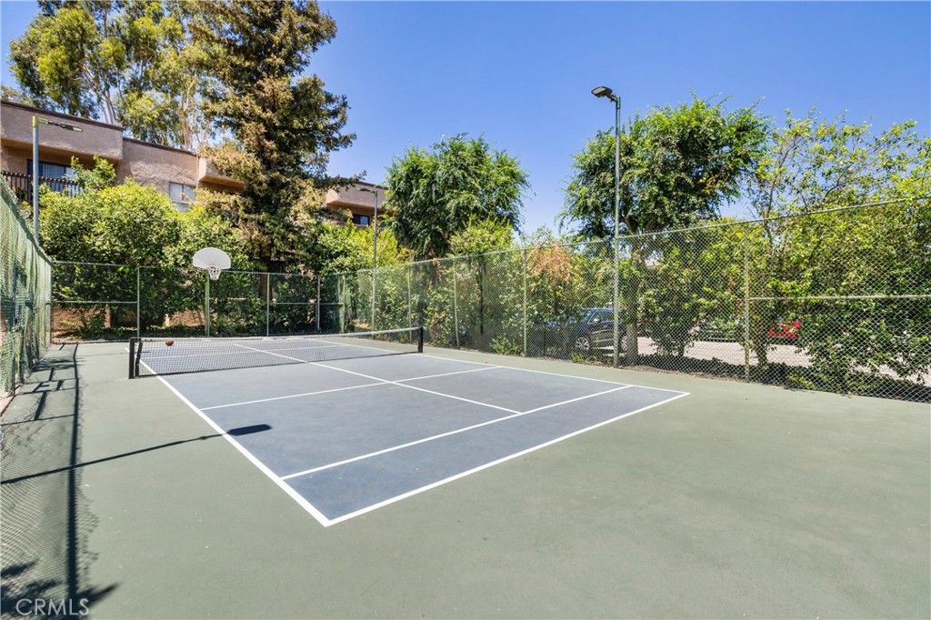 Image 24 of property listing at 22100 Burbank 250f, Woodland Hills, CA 91367