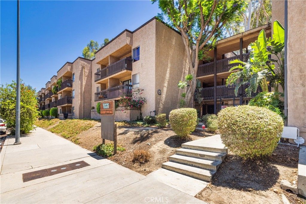 Image 26 of property listing at 22100 Burbank 250f, Woodland Hills, CA 91367