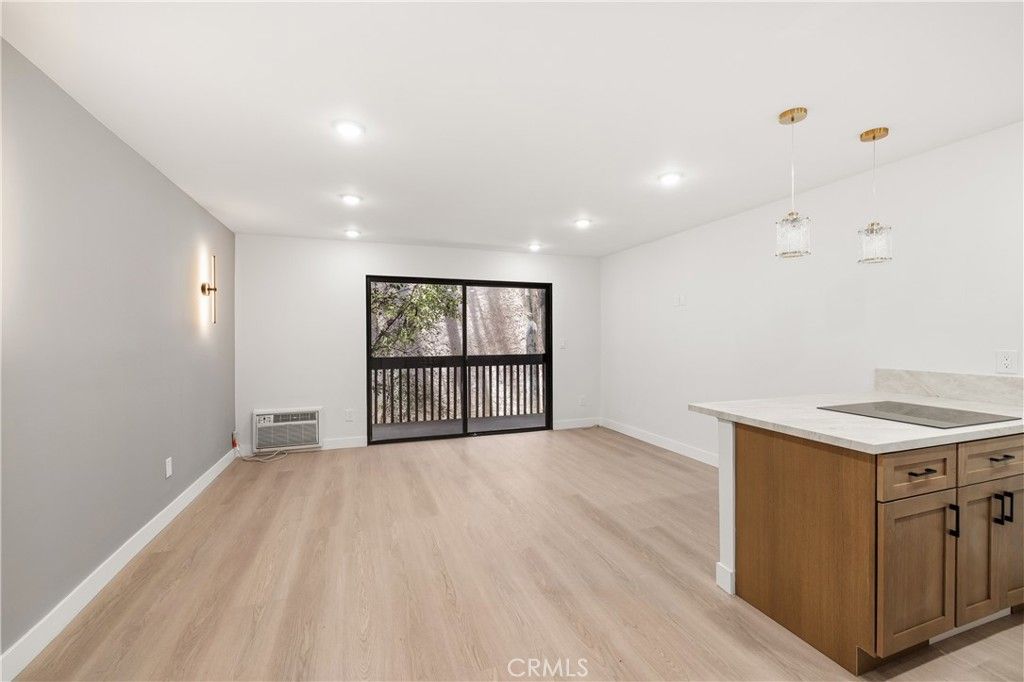 Image 3 of property listing at 22100 Burbank 250f, Woodland Hills, CA 91367