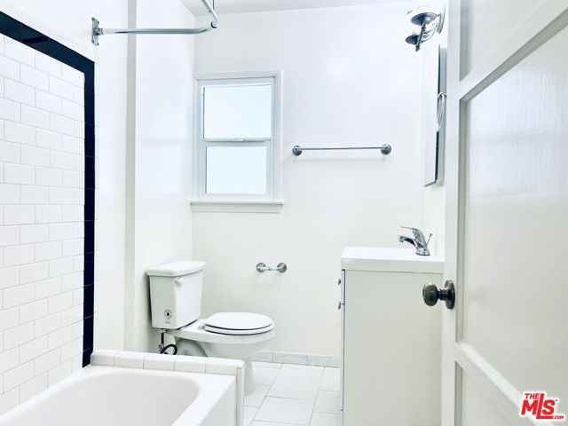 1837 N NORMANDIE Avenue 3, Los Angeles, CA 90027